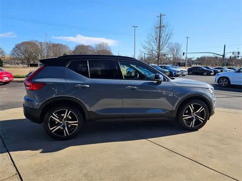 Used 2020 Volvo XC40 T5 R-Design image 9