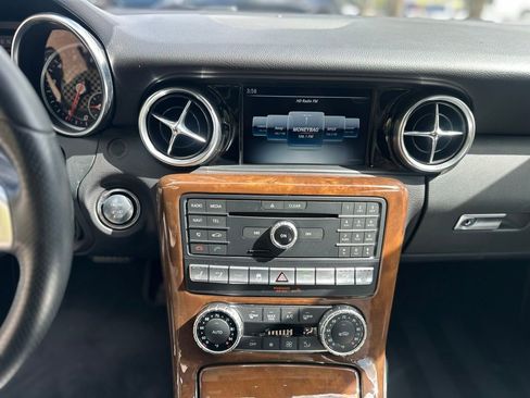 Used 2020 Mercedes-Benz SLC 300 image 27