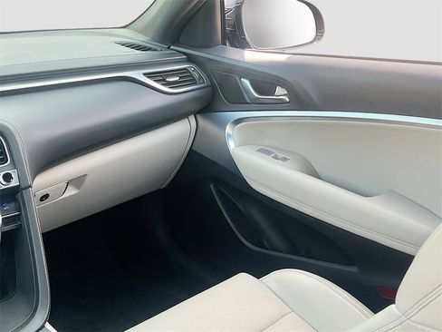 Used 2023 Genesis G70 2.0T image 23