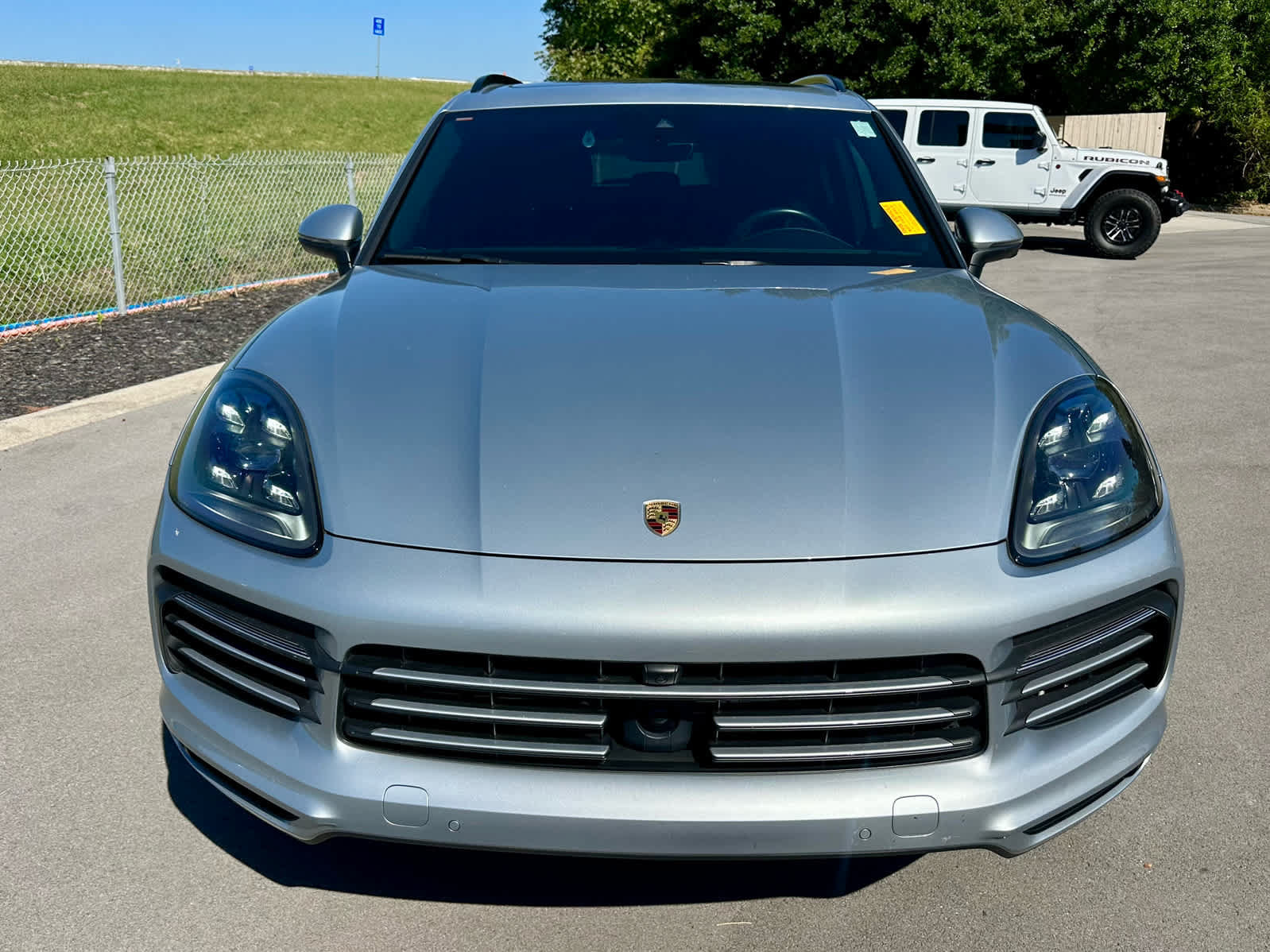 Used 2021 Porsche Cayenne AWD/4WD image 2