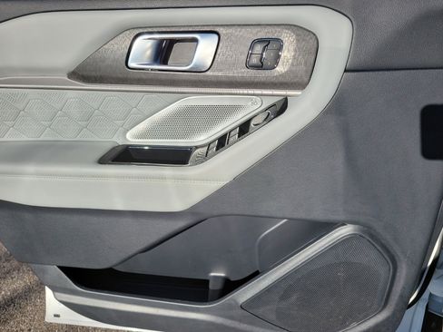 Used 2025 Ford Explorer Platinum w/ Ultimate Package image 18