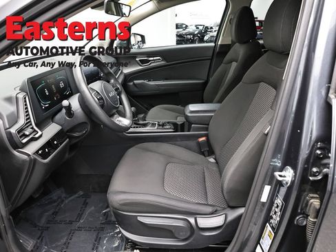 Used 2024 Kia Sportage LX FWD image 13