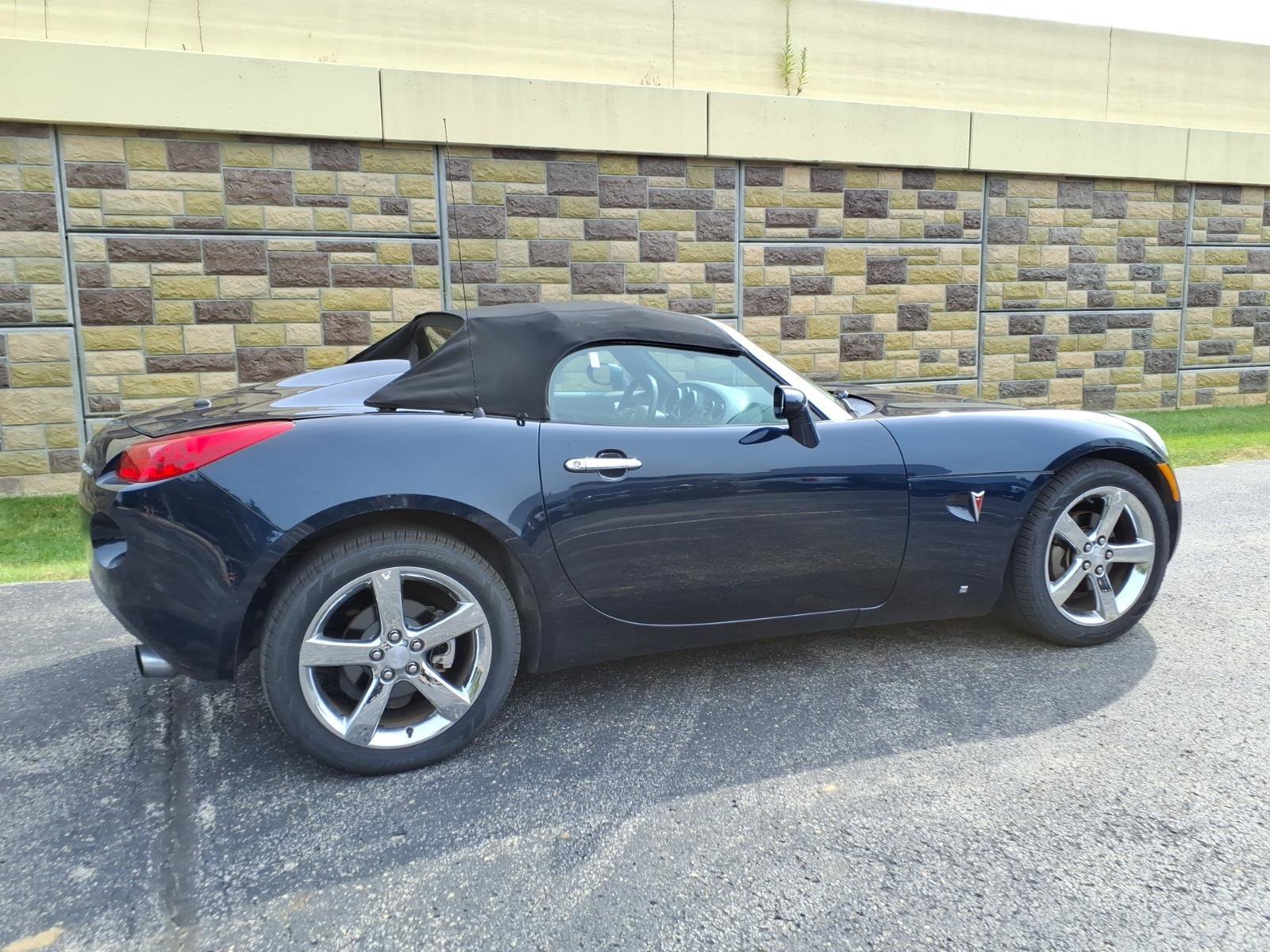 Used 2007 Pontiac Solstice Convertible w/ Premium Package RWD image 11