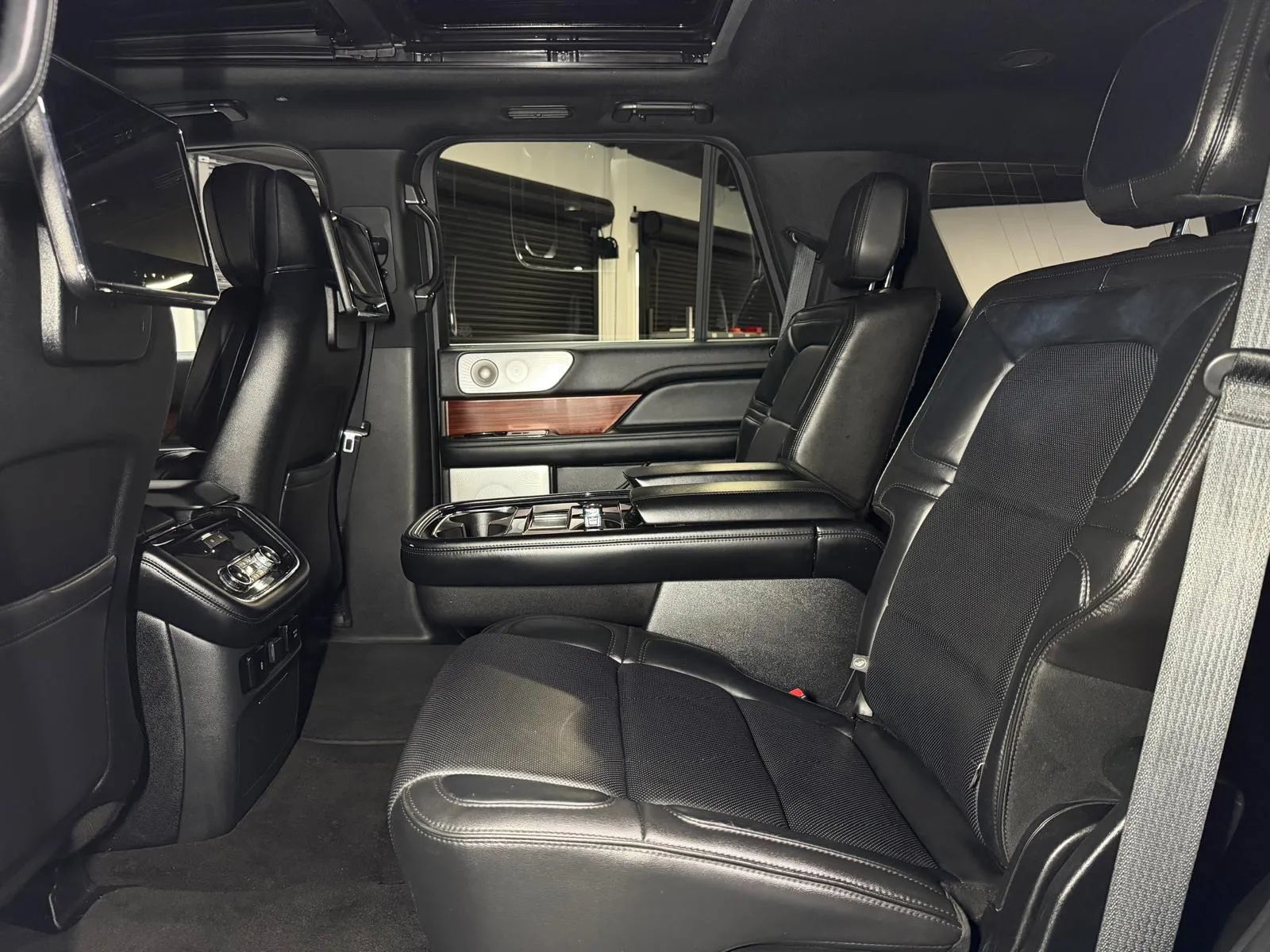 Used 2018 Lincoln Navigator Reserve w/ Technology Package AWD/4WD image 22