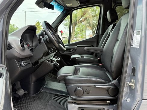 Used 2023 Mercedes-Benz Sprinter 2500 image 13