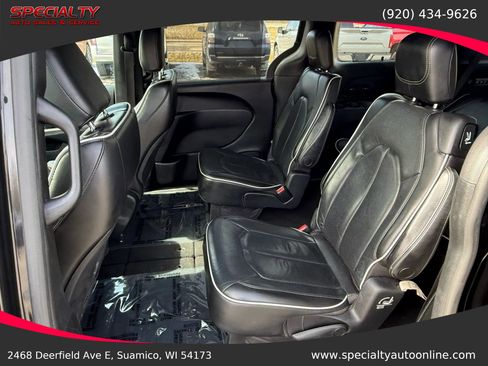 Used 2019 Chrysler Pacifica Limited w/ S Appearance Package image 16