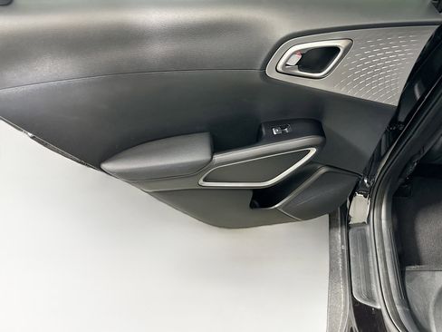 Used 2025 Kia Soul LX w/ LX Technology Package image 24