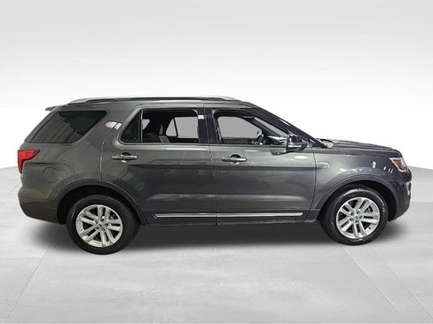 Used 2017 Ford Explorer XLT FWD image 6