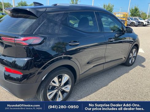 Used 2023 Chevrolet Bolt EUV LT w/ Convenience Package FWD image 10