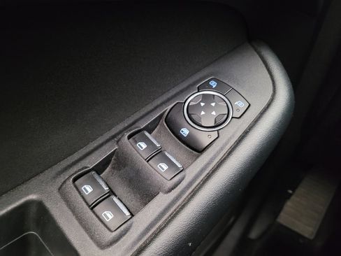 Used 2017 Ford Edge SE FWD image 27