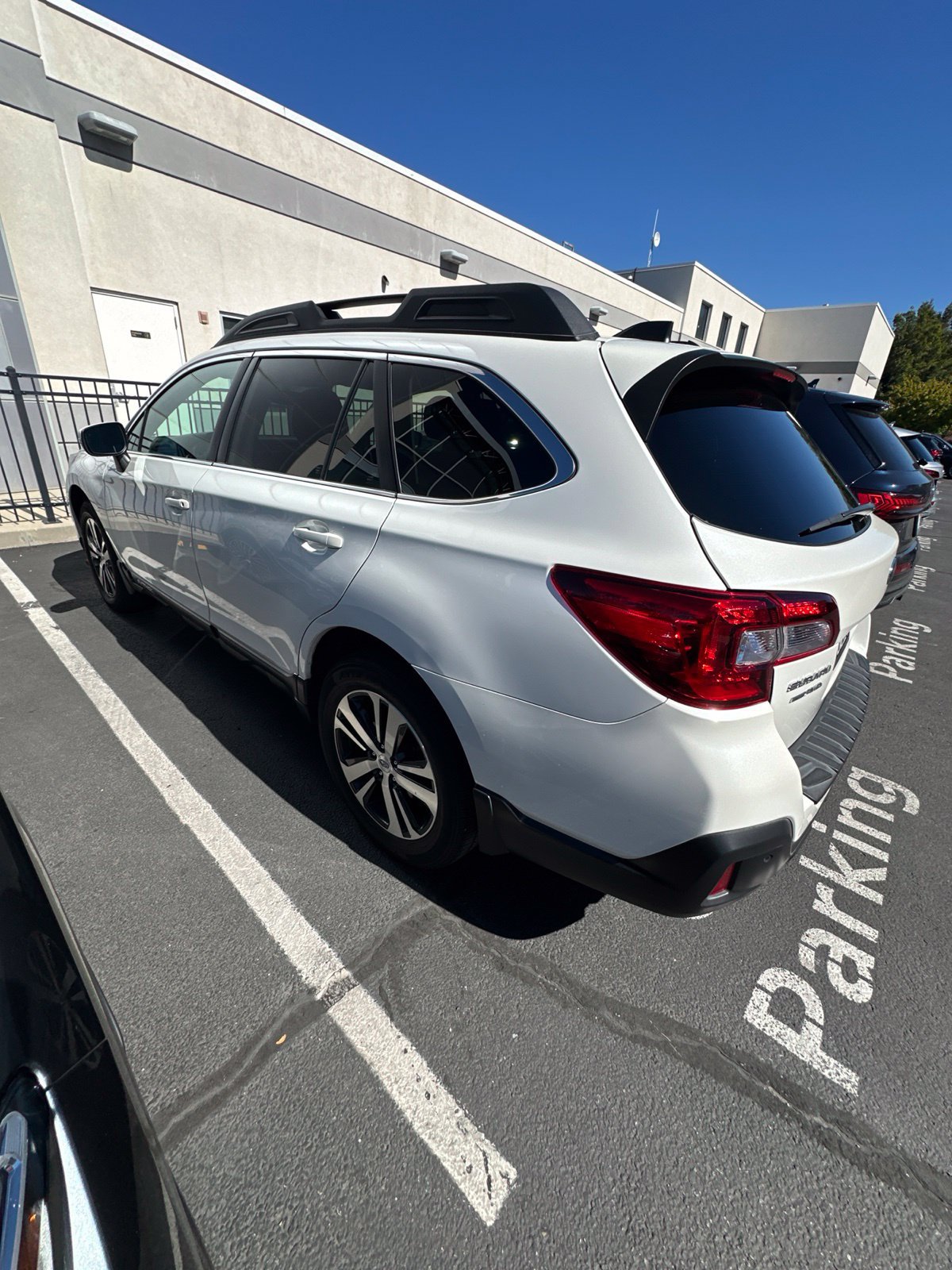 Used 2019 Subaru Outback 3.6R Limited w/ Popular Package #2 AWD/4WD image 2