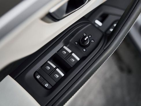 Used 2021 Lamborghini Urus image 25