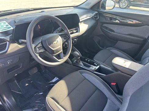 Used 2025 Chevrolet TrailBlazer LT AWD/4WD image 41