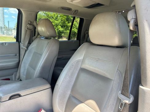 Used 2007 Chrysler Aspen Limited image 8