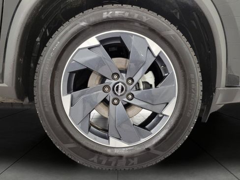 Used 2025 Nissan Rogue SV image 4