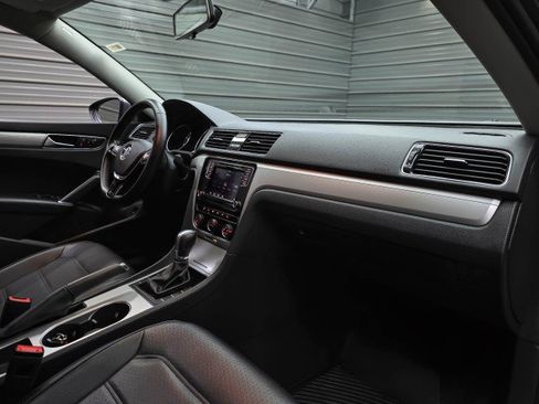 Used 2019 Volkswagen Passat 2.0T Wolfsburg w/ Wheels & Sunroof Package FWD image 12