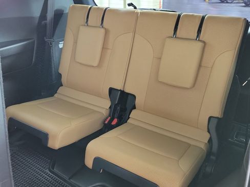 Used 2025 Lexus LX 600 4WD w/ Accessory Package (Z1) image 8