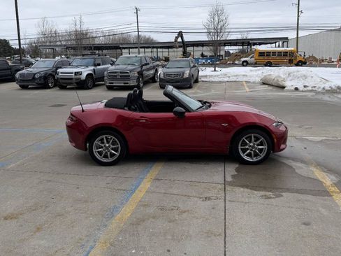 Used 2017 MAZDA MX-5 Miata Sport image 10