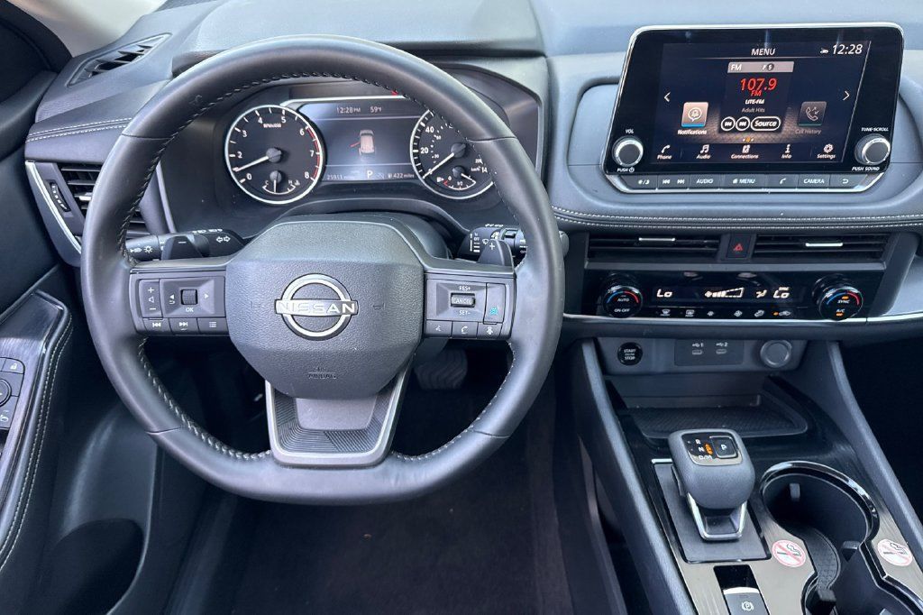 Used 2026 Nissan Rogue SV AWD/4WD image 16