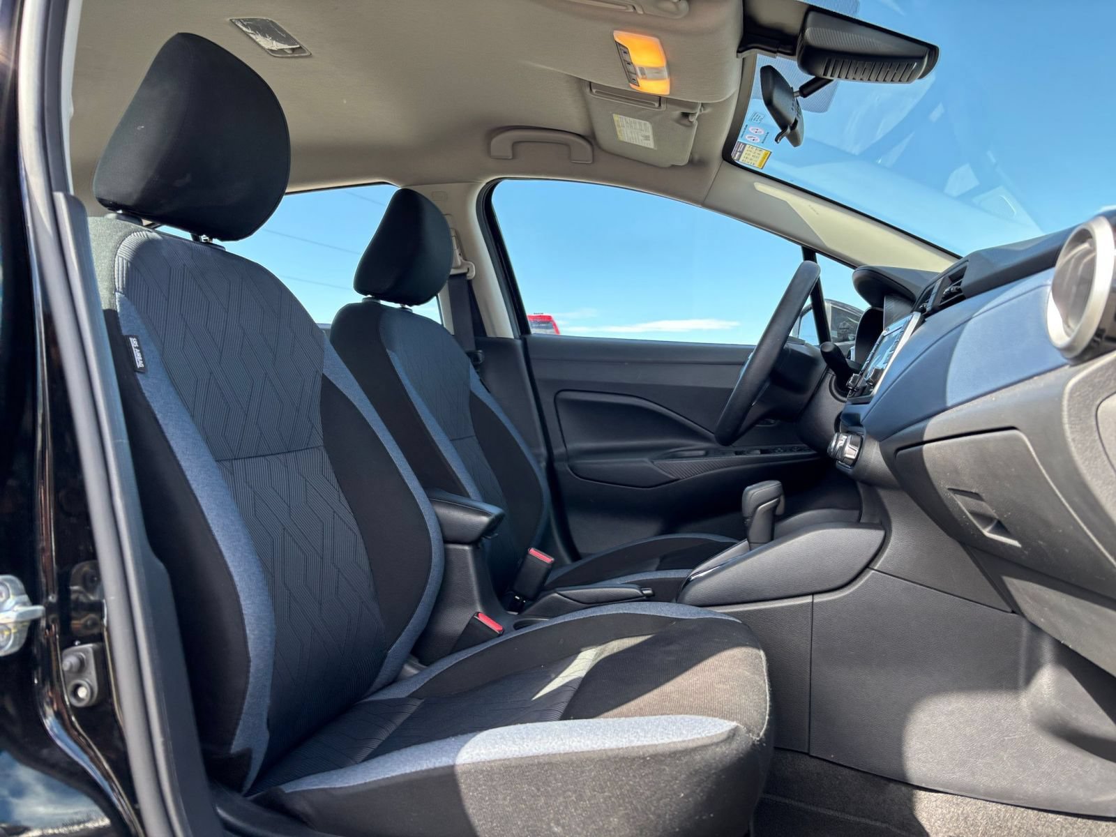Used 2025 Nissan Versa SV FWD image 33