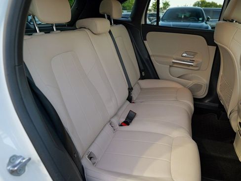 Used 2022 Mercedes-Benz GLA 250 4MATIC image 30