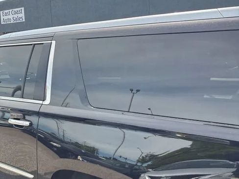 Used 2019 Cadillac Escalade ESV 4WD image 4