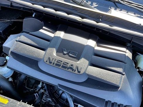Used 2024 Nissan Titan SV w/ SV Convenience Package image 26