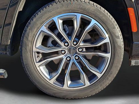 Certified 2024 Jeep Grand Wagoneer Series III w/ Rear Seat Video Group 1 image 11