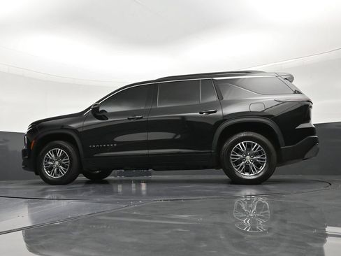 Used 2025 Chevrolet Traverse LT FWD image 21
