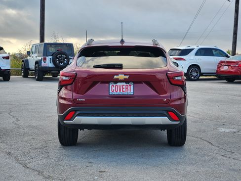 Used 2025 Chevrolet Trax LT FWD image 6