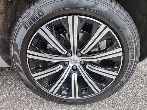 Certified 2025 Volvo XC90 B5 Core w/ Climate Package AWD/4WD image 10