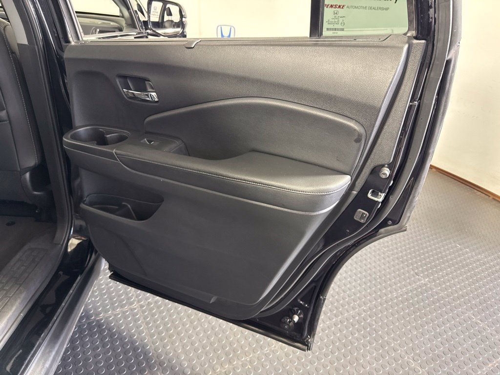 Certified 2017 Honda Pilot Touring image 7