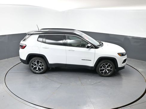 Used 2025 Jeep Compass Limited AWD/4WD image 41
