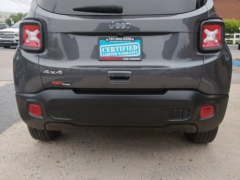 Used 2023 Jeep Renegade Latitude AWD/4WD image 3