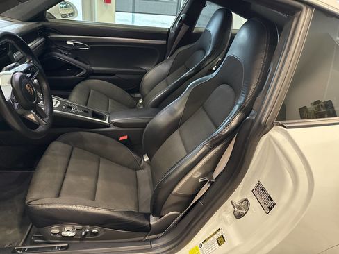 Used 2019 Porsche 911 Carrera 4 w/ Sportdesign Package image 15