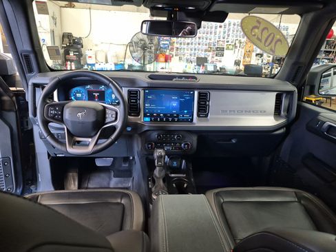 Certified 2025 Ford Bronco Outer Banks AWD/4WD image 18