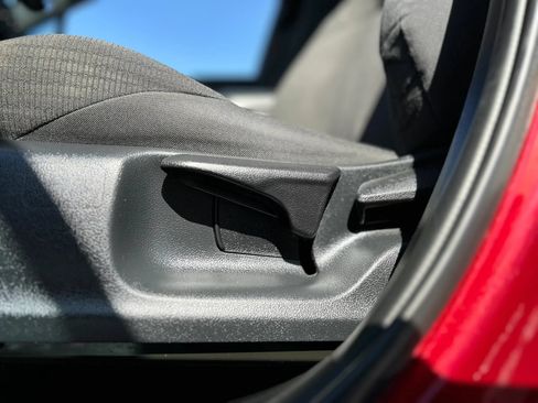 Used 2018 Toyota C-HR XLE FWD image 24