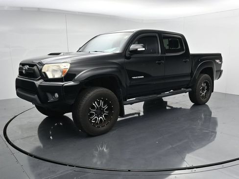 Used 2013 Toyota Tacoma 4x4 Double Cab w/ TRD Sport Pkg image 4