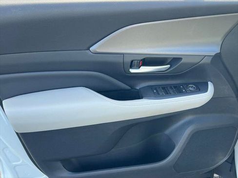 Certified 2024 Toyota Grand Highlander XLE FWD image 10