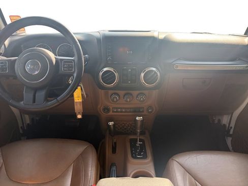 Used 2015 Jeep Wrangler Unlimited Sahara w/ Max Tow Package AWD/4WD image 11