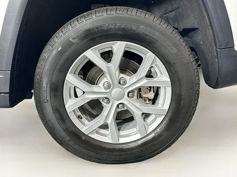 Used 2023 Jeep Grand Cherokee Limited image 11