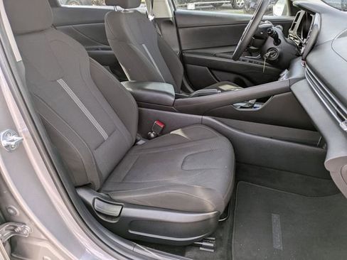 Used 2021 Hyundai Elantra SE image 20