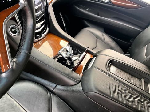Used 2017 Cadillac Escalade Premium Luxury RWD image 15