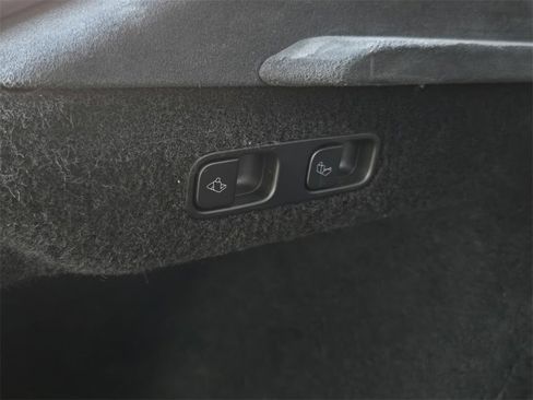 Used 2022 Tesla Model S image 27