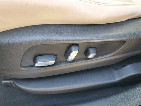 Used 2017 Cadillac XT5 Premium Luxury image 18