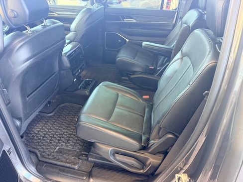 Used 2022 Jeep Wagoneer Series III w/ Premium Group I AWD/4WD image 21