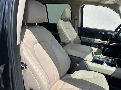 Used 2023 Ford Expedition Max Limited image 18