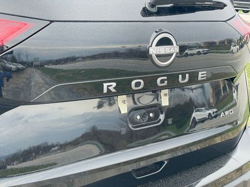 Certified 2025 Nissan Rogue SV image 33