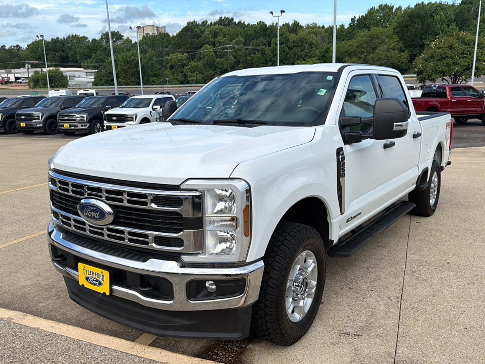 Used 2025 Ford F250 XLT w/ FX4 Off-Road Package AWD/4WD image 4