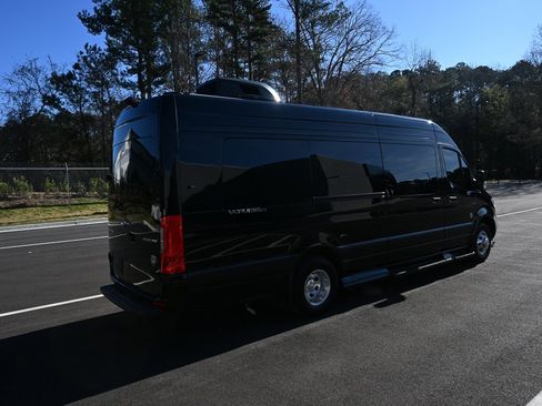 Used 2024 Mercedes-Benz Sprinter 3500 image 25